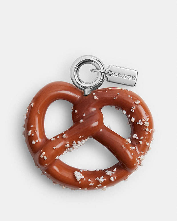 公式】COACH – コーチ | スモール プレッツェル シューズ チャーム