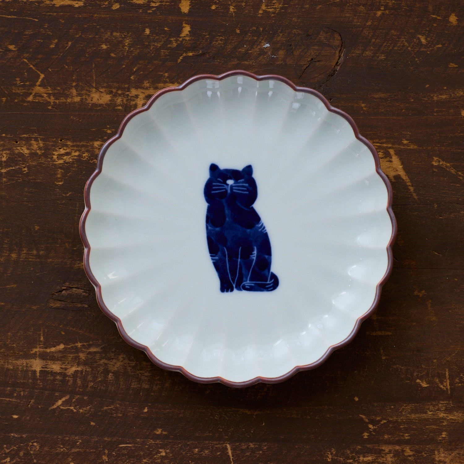 cocca(コッカ) ｜生地通販｜【波佐見焼】呉須猫 菊割皿 10cm