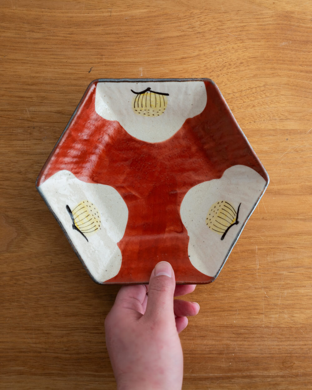 無鉛手描き赤ダミ椿 六角鉢 | cocochi ｜ 家具と服と暮らしの店｜静岡