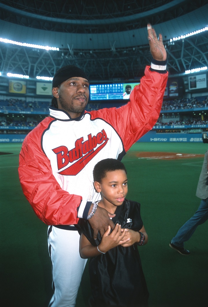 近鉄タフィ・ローズ来日初の1試合3打席連続本塁打（2002年6月15日