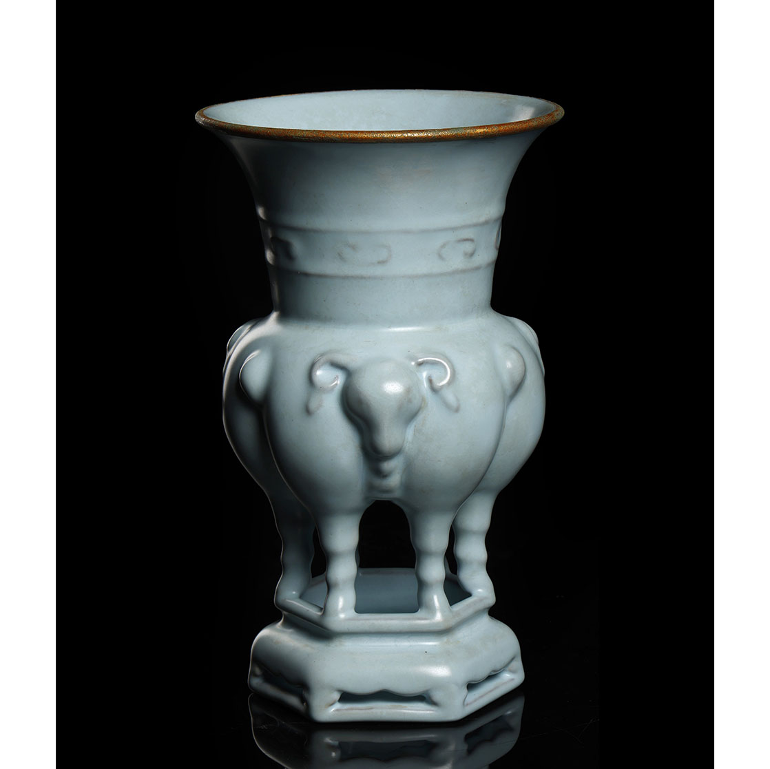 汝窯天青釉鑲銅口三羊尊- Collect.tw