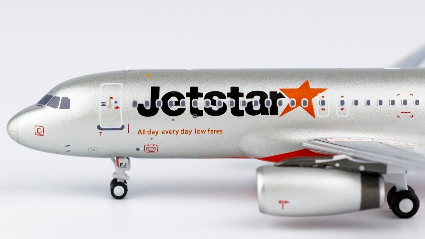 NG Models 1:400 Jetstar Airways Airbus A320-200 VH-VFJ (NG15011)