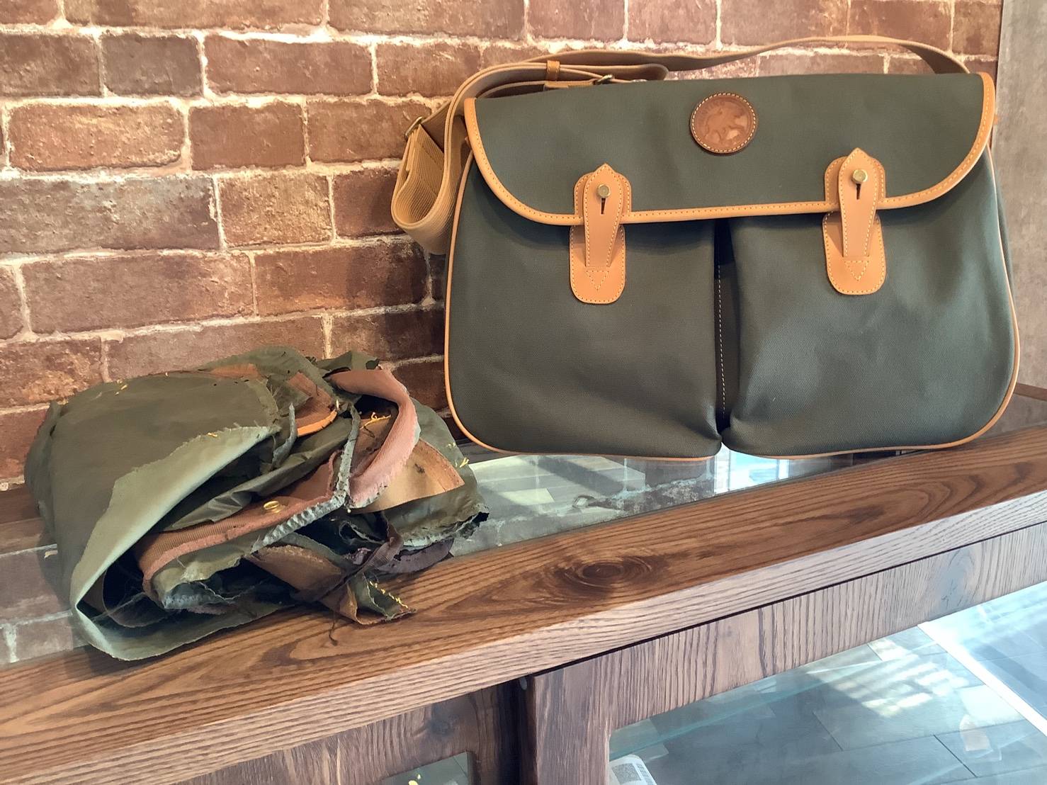 ハンティングワールド・バチュークロス 修理事例 | コルサ鞄修理専門店