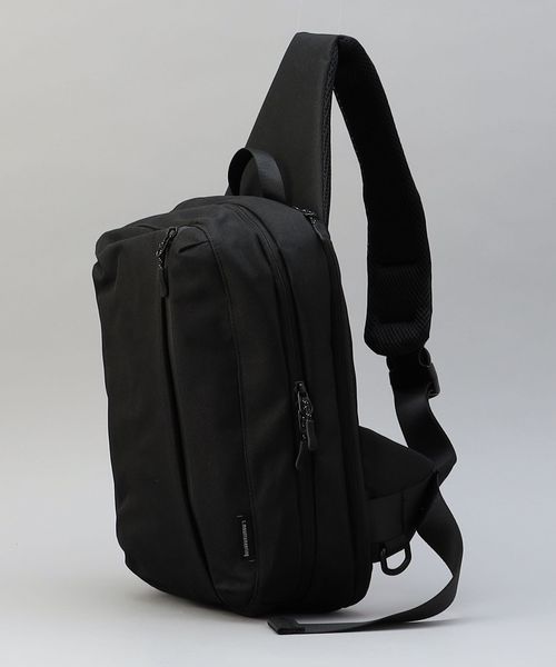 ブラックボディバッグ