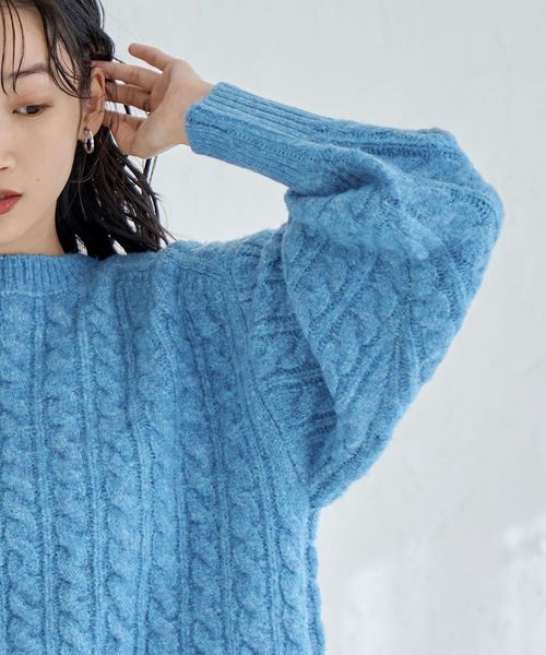 ケーブルクロップドニット