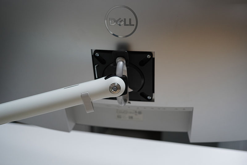 美しすぎる！ハーマンミラー Floモニターアームをレビュー。ブラックと