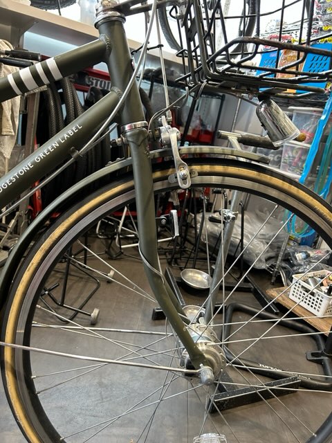 ブリヂストン マークローザのフロントフォークの交換修理を行いました