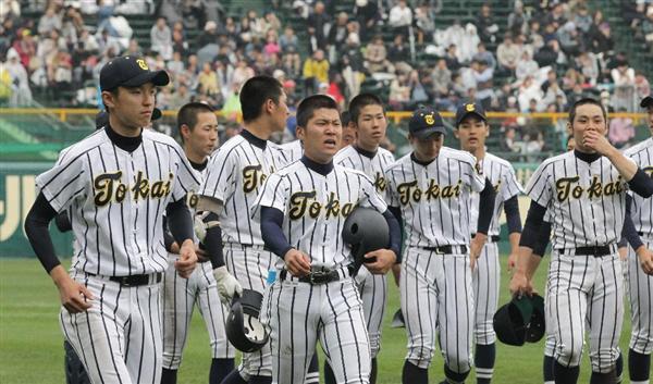 センバツ】52年ぶり北海道勢準V 雪のグラウンドでサッカー