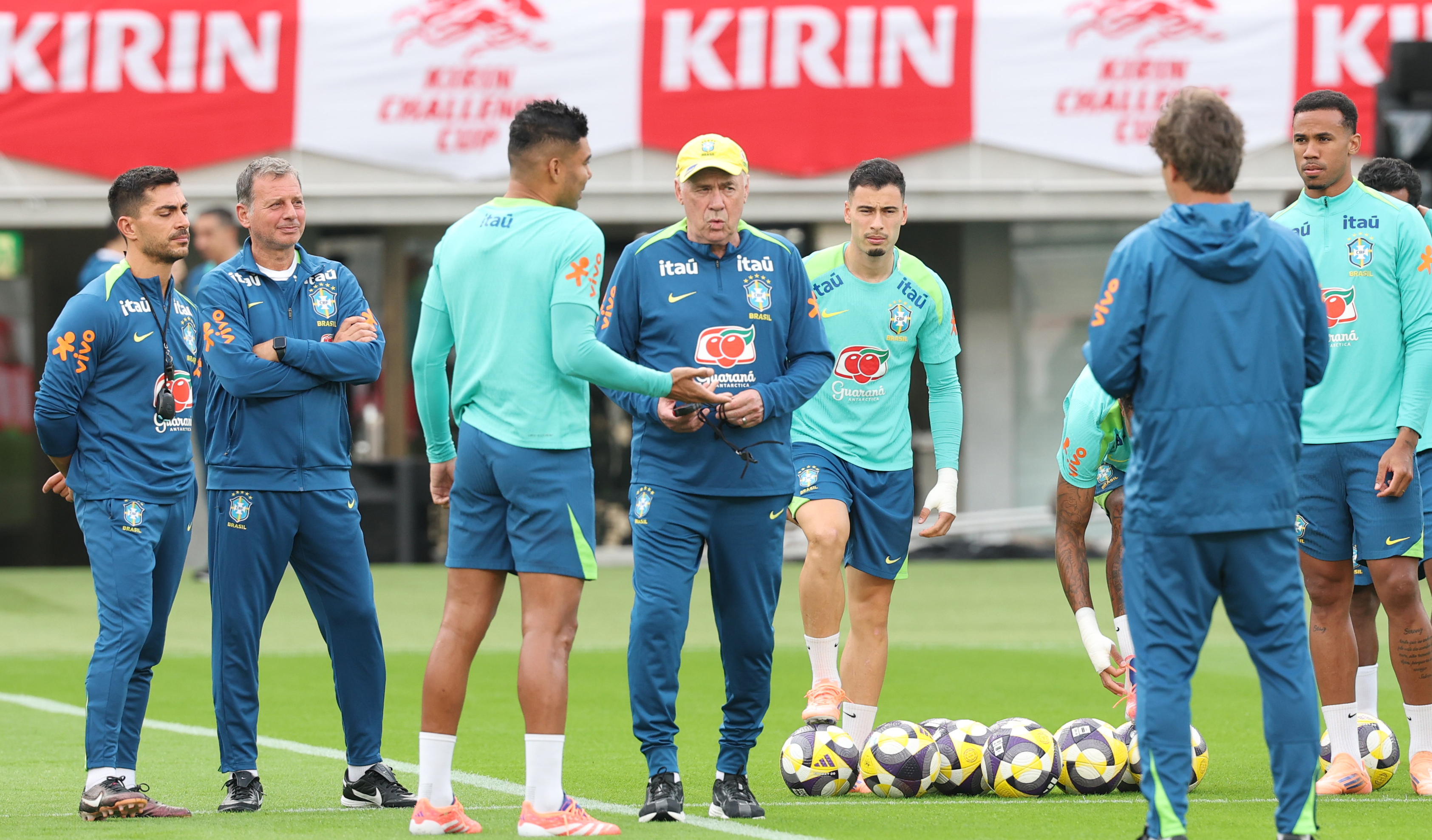 ブラジル代表が公式練習 冒頭15分公開でFWビニシウスらがボール回し