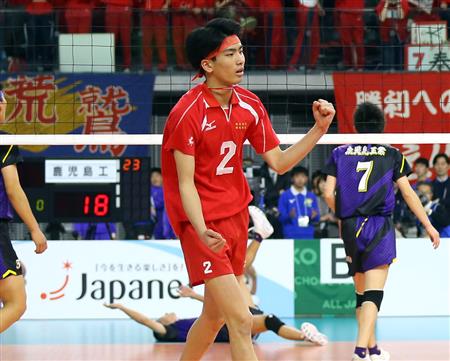 東亜学園、ギラギラ16強！サラサラヘアのエース・井上が攻守ともに