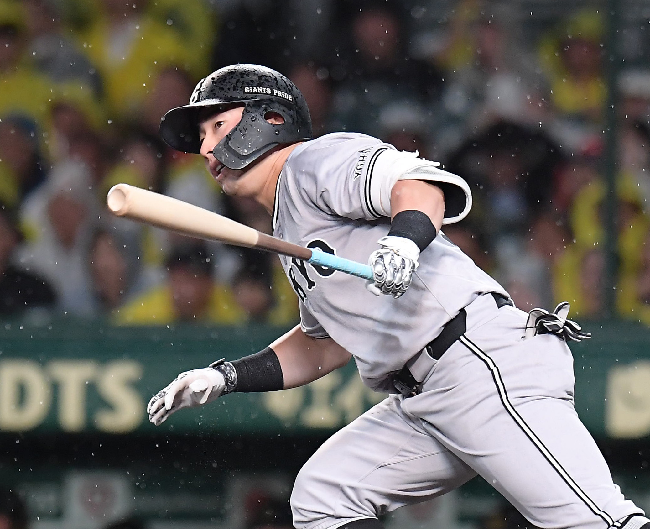 巨人の浅野が先制二塁打＆好走塁 高校時代に暴れた甲子園、阪神森下の
