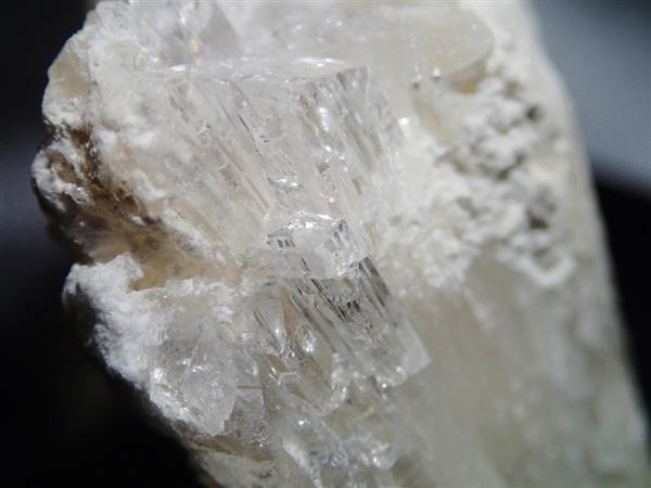 宝の石図鑑】ニフォントバイト／変な水晶、でも希少種 - 産経ニュース