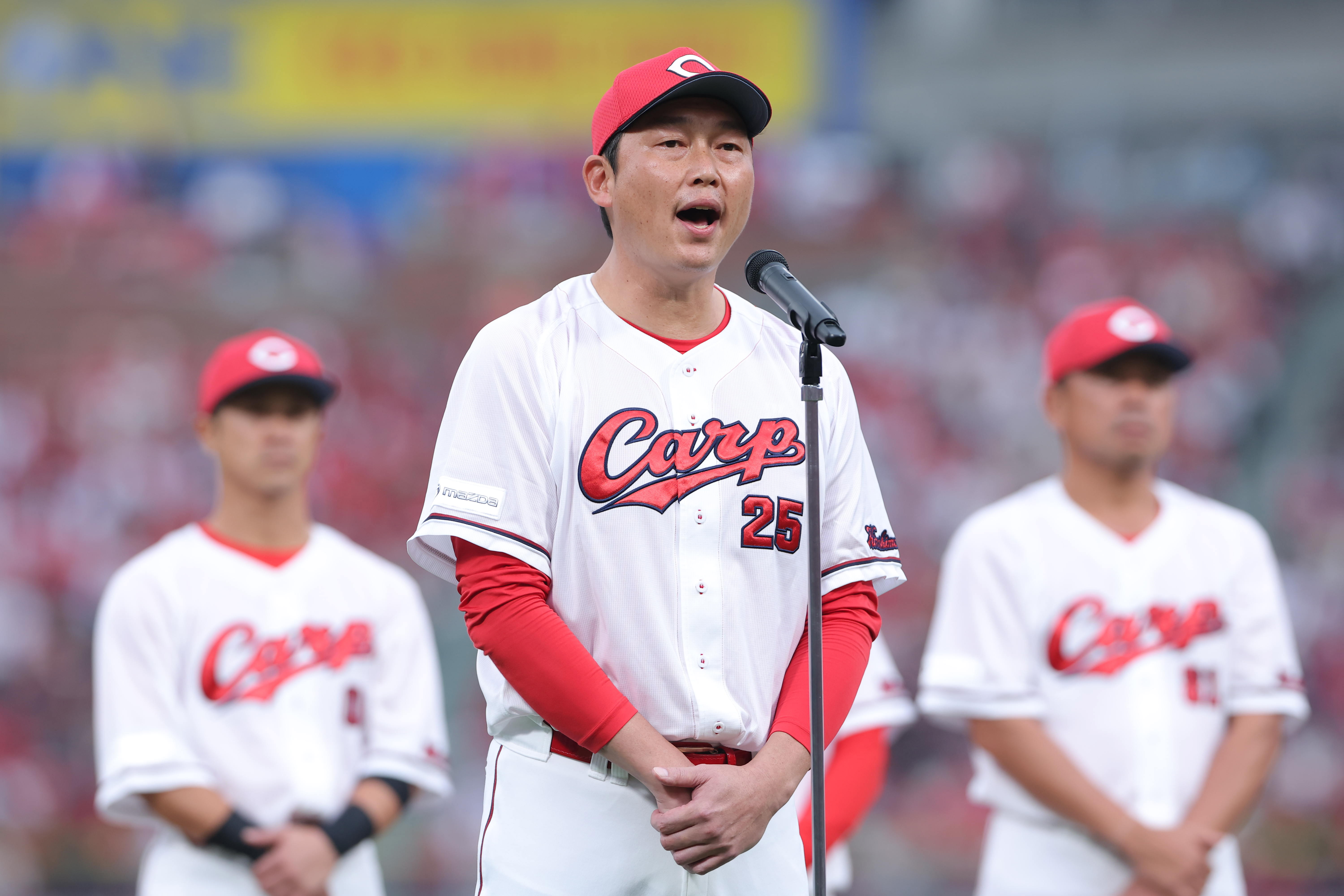 Carp 新井選手サイン入りバット 実使用 Carp 新井貴浩選手 実使用バット Λ