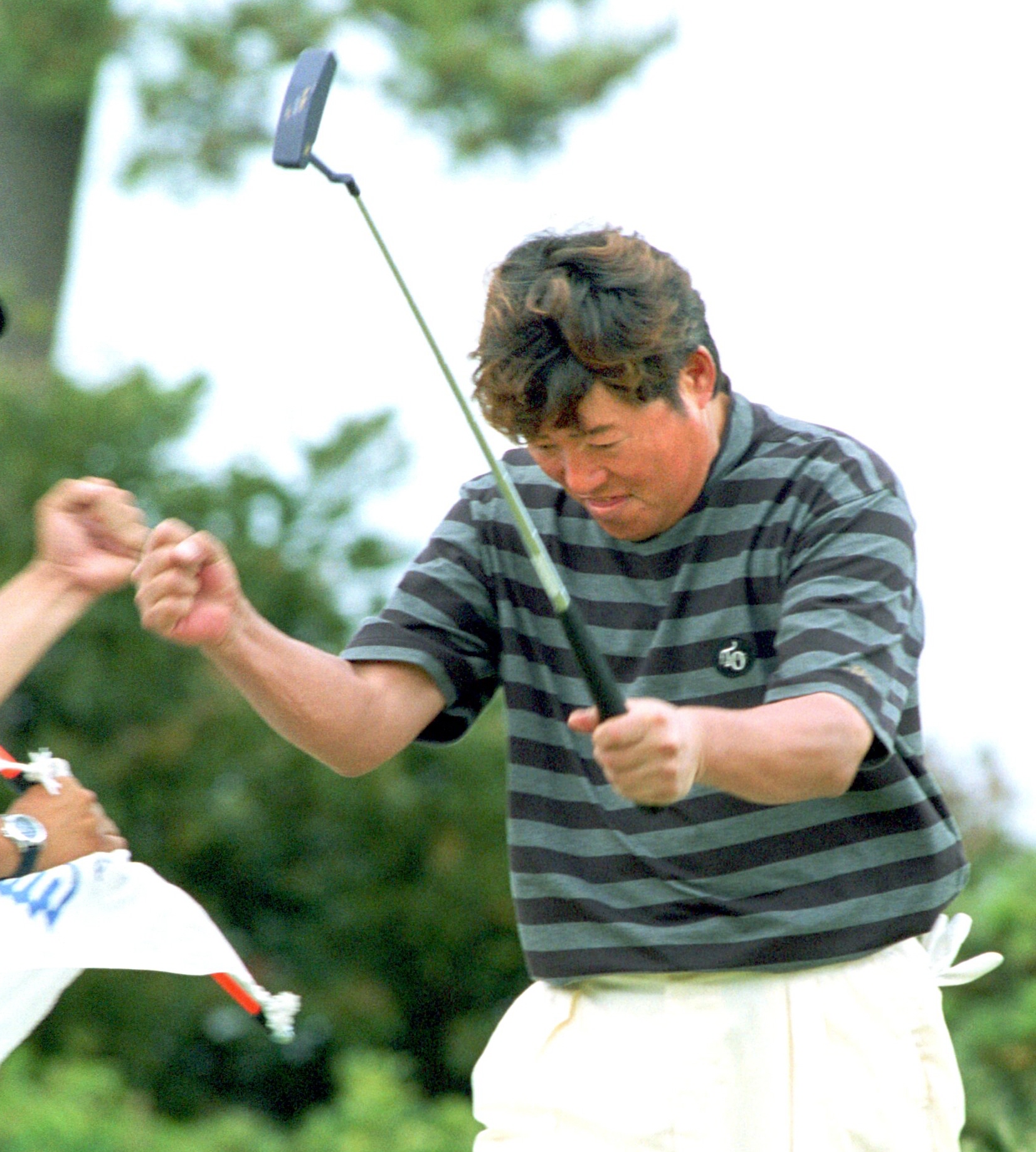 イップス乗り越え7年ぶり優勝 46歳・尾崎健夫「本当に長かった」 2000