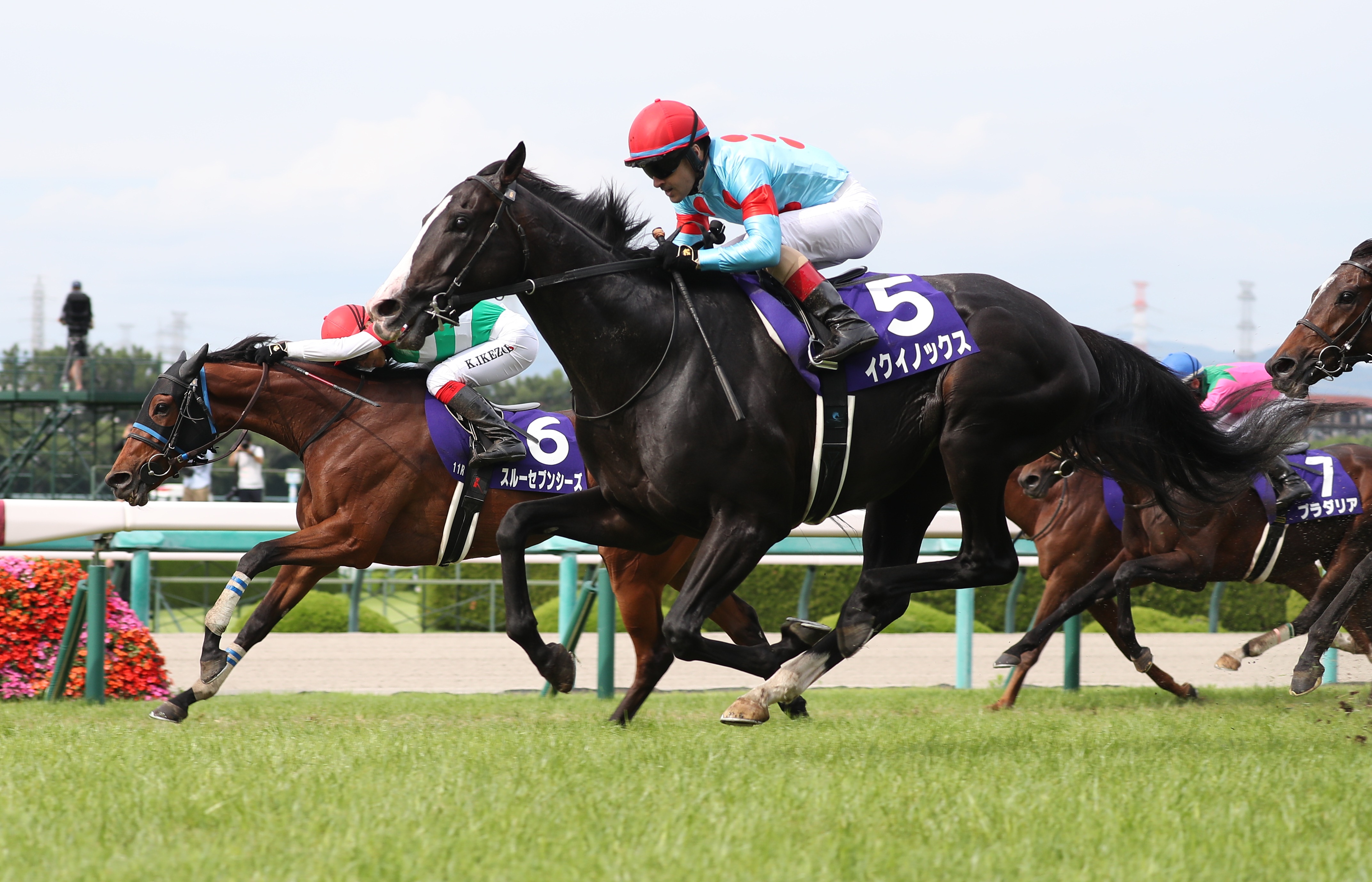 宝塚記念】イクイノックスが直線大外から力でねじ伏せV！世界1位の