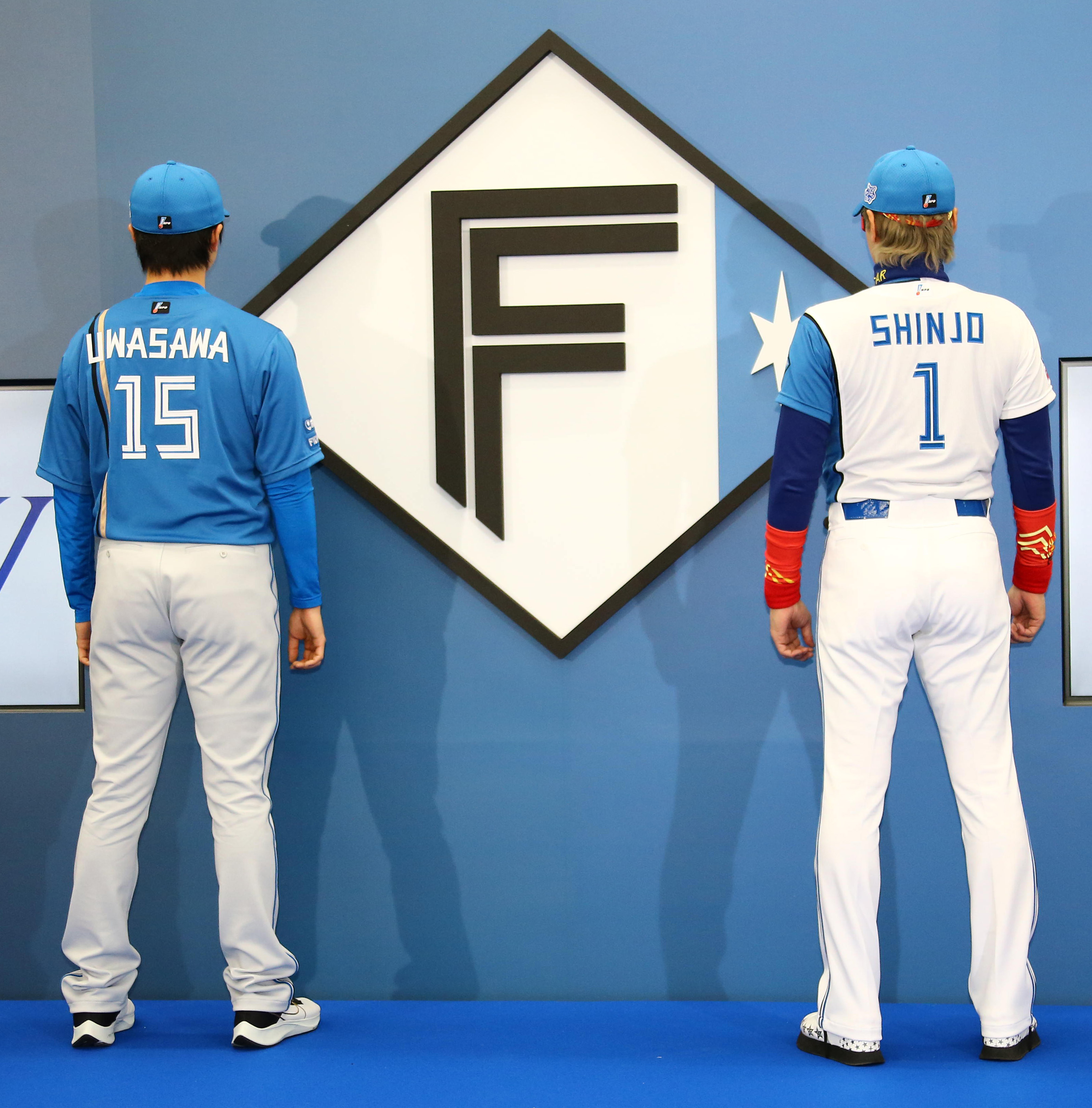 日本ハム・新庄ビッグボスが新ユニホームで背番号「1」初披露 - サンスポ