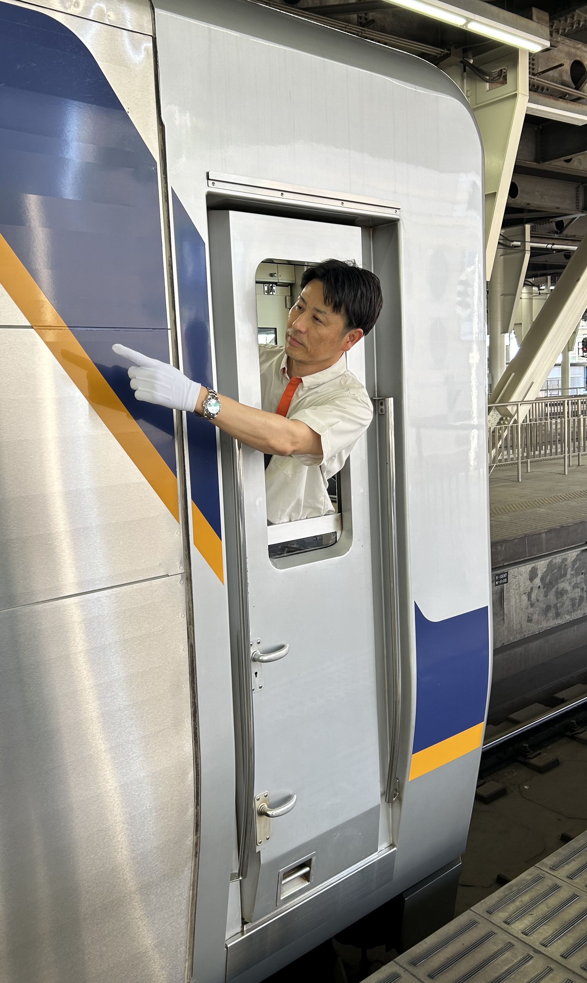 制帽はけっこう暑い」熱中症予防で車掌ら帽子脱いでもOKに 鉄道会社で