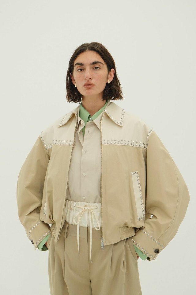 2月24日(火)発売アイテムのご紹介。スタッズを効かせた春アウターの