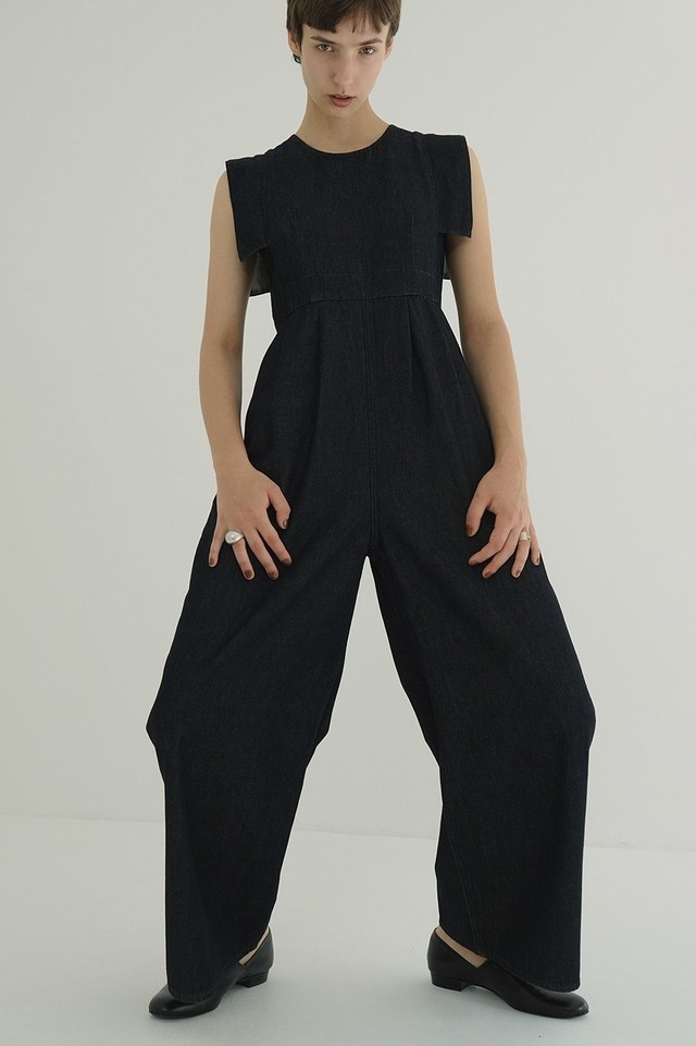 8月8日(金)発売アイテムのご紹介。スクエアスリーブを取り入れたデニム