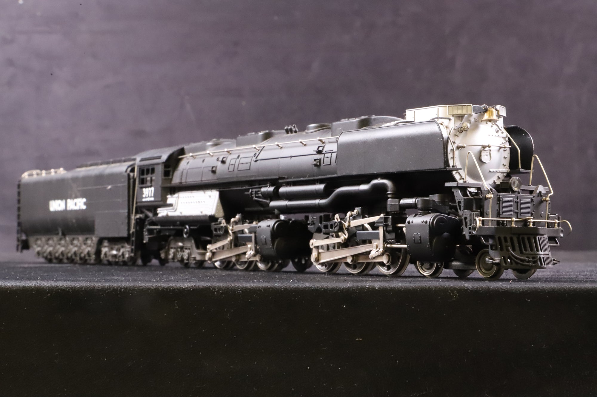 Rivarossi HO Challenger Class '3977' UP Steam Locomotive - Clark