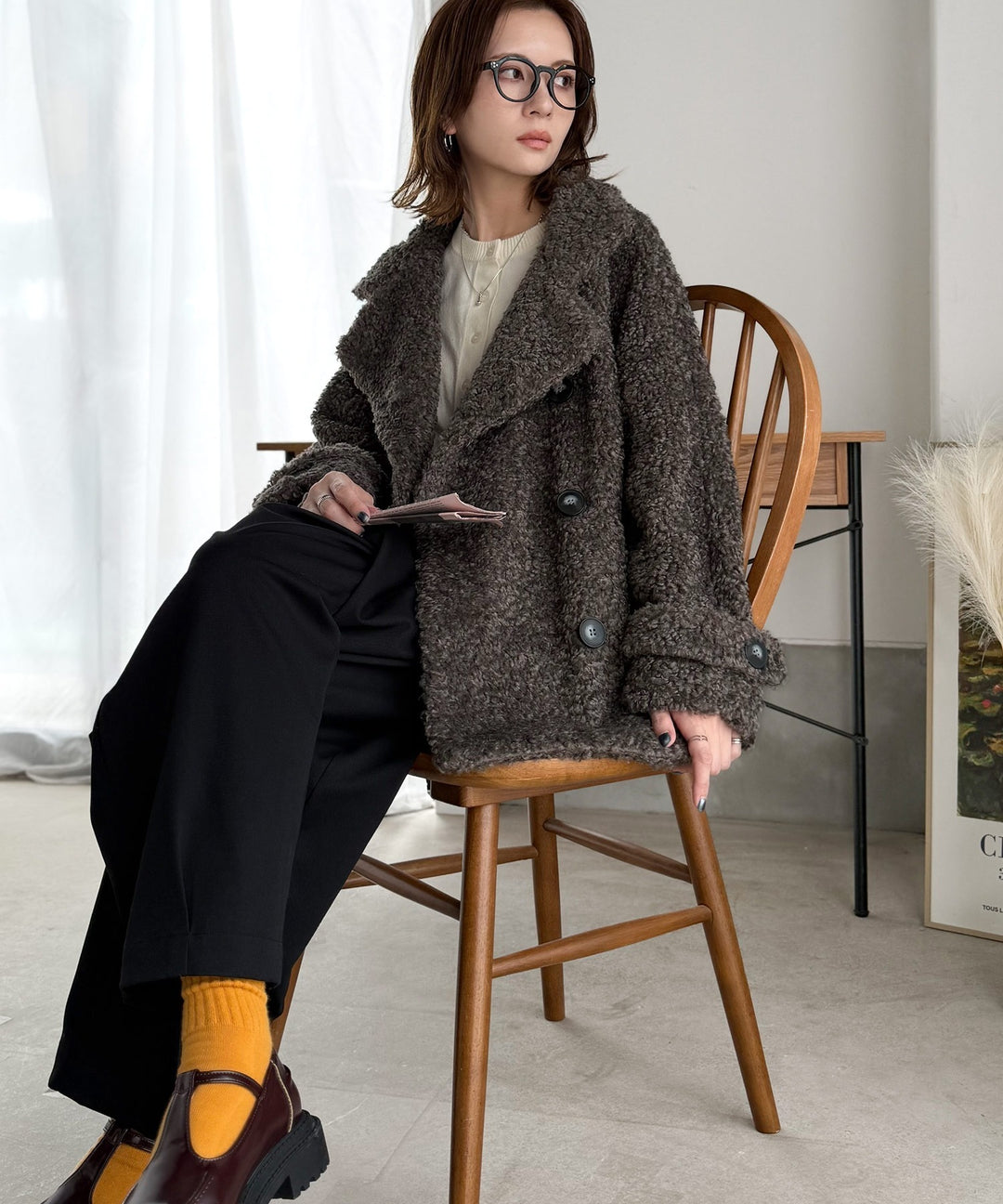 ふんわり包まれる贅沢な季節感。スタンドカラープードルボアダブル