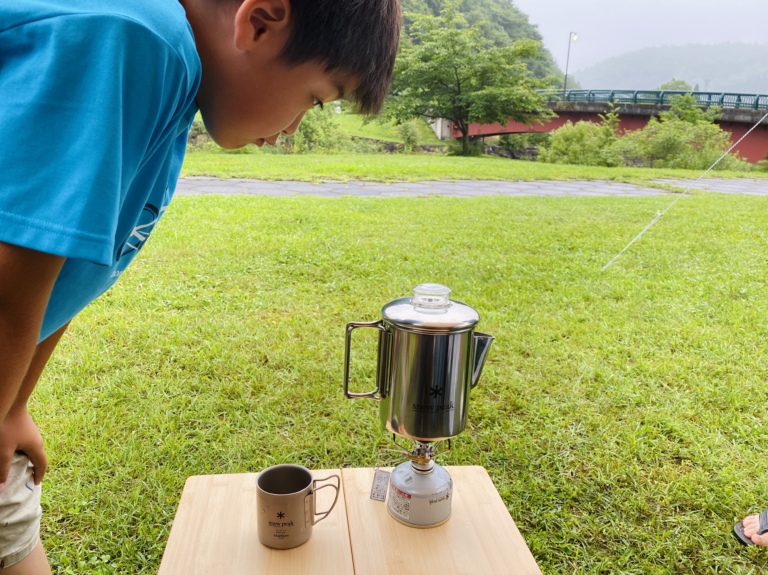 キャンプで楽しむコーヒー ～Snow Peak ステンパーコレーター6カップ