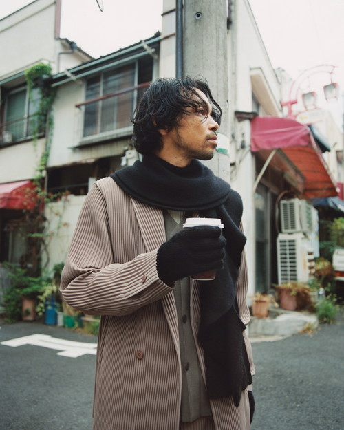 オム プリッセ イッセイ ミヤケ》から石の形から着想を得たシリーズが