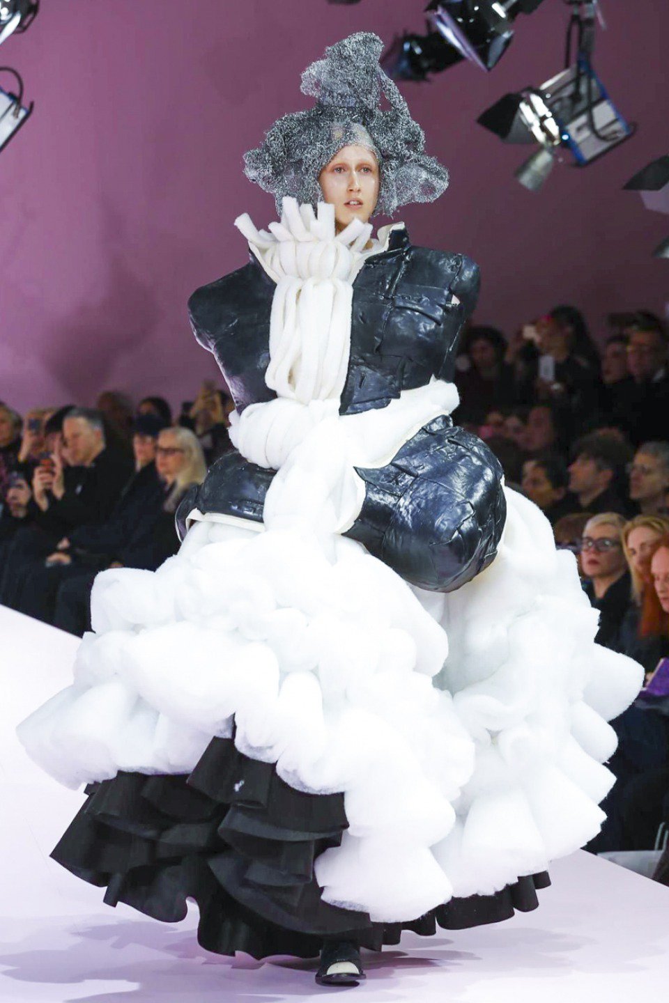 Show Report: Comme des Garçons A/W 17 Womenswear | SHOWstudio