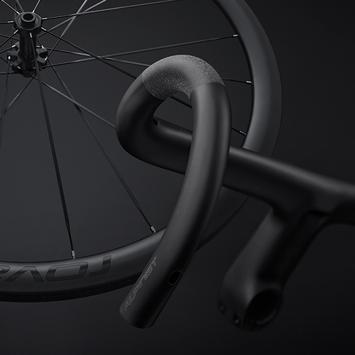 スペシャライズドの最軽量ロードホイールと新型コックピット「Roval