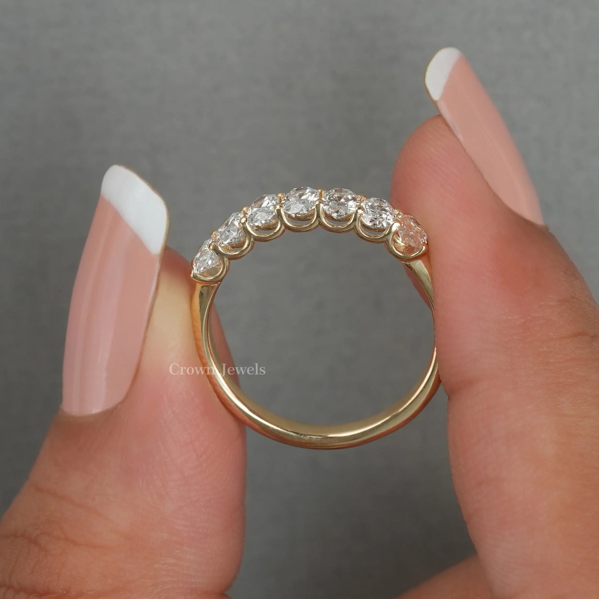 oval_cut_wedding_band_1.webp?v