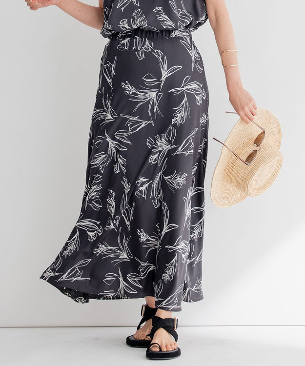 洗える】ラインフラワープリント Iライン スカート / 23区