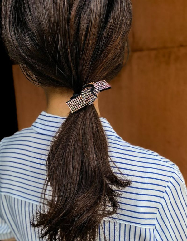 夏の陽射しに負けない！キラキラと輝くヘアゴム【ドレスポニー