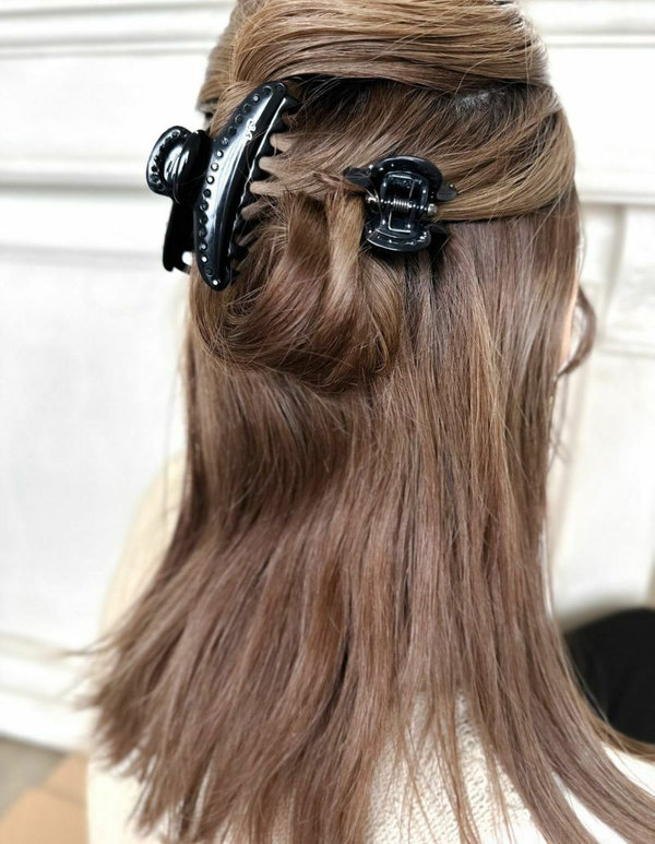 ヘアクリップ】ツヤを宿したオールブラックの魅力 | acca(アッカ