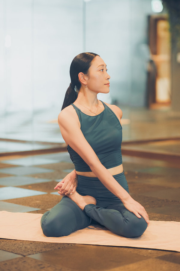 ベージュ アザミプリント セットアップ ヨガウェア 【公式通販】