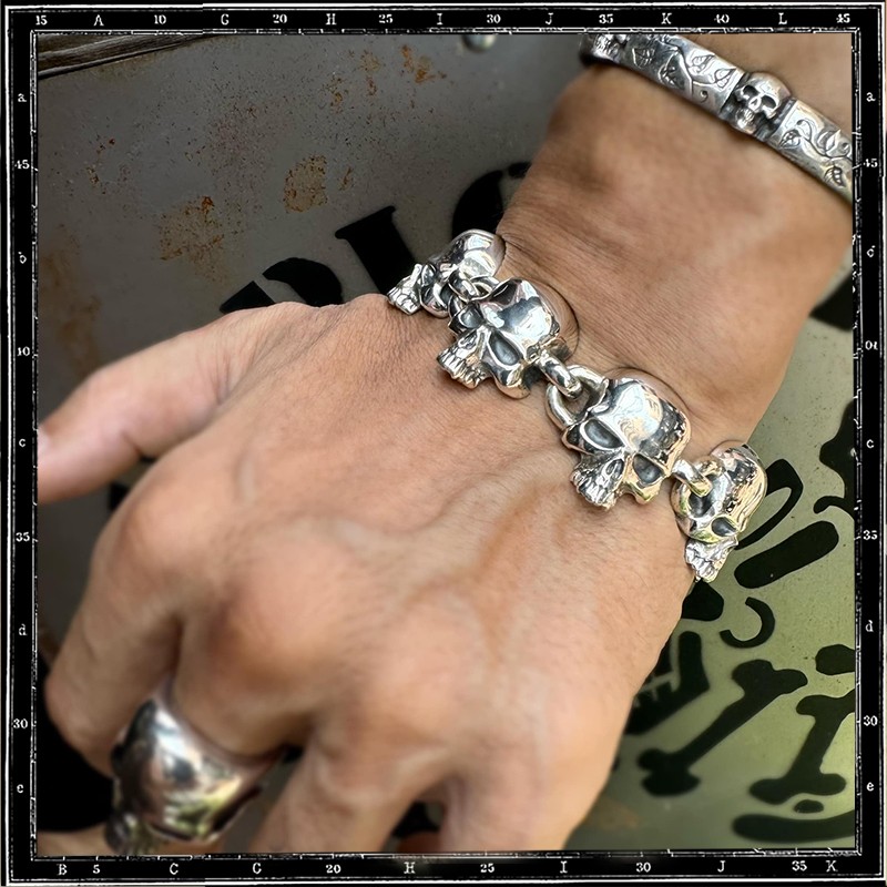 Evil skull link bracelet