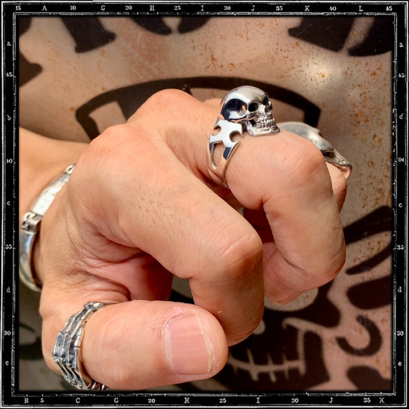Cutaway Skull Ring