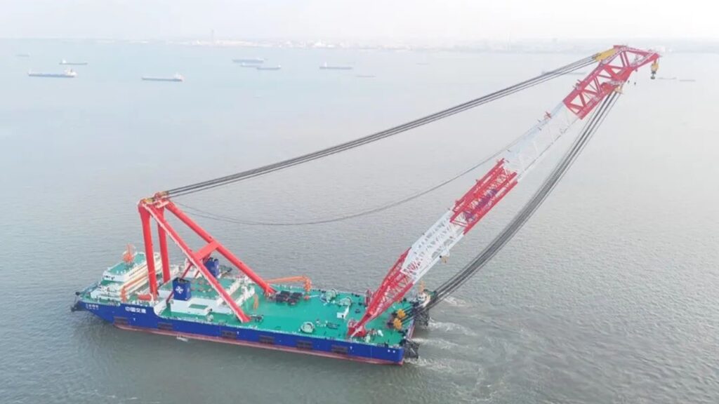 自航式5,000トン吊り起重機船「三航翔安」の海上公試