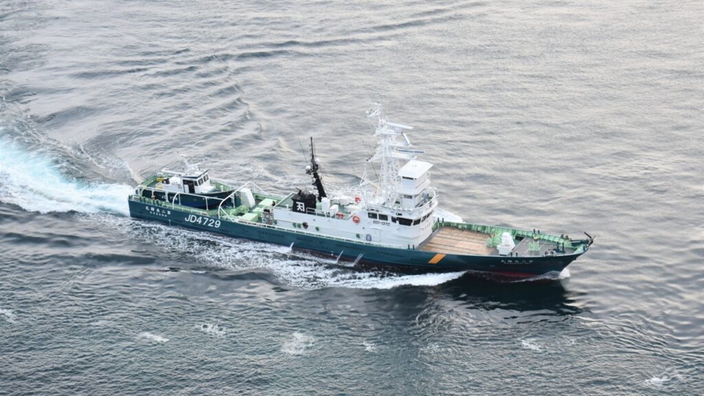 気仙沼のみらい造船で作業ドックへの移動中に漁船が横転