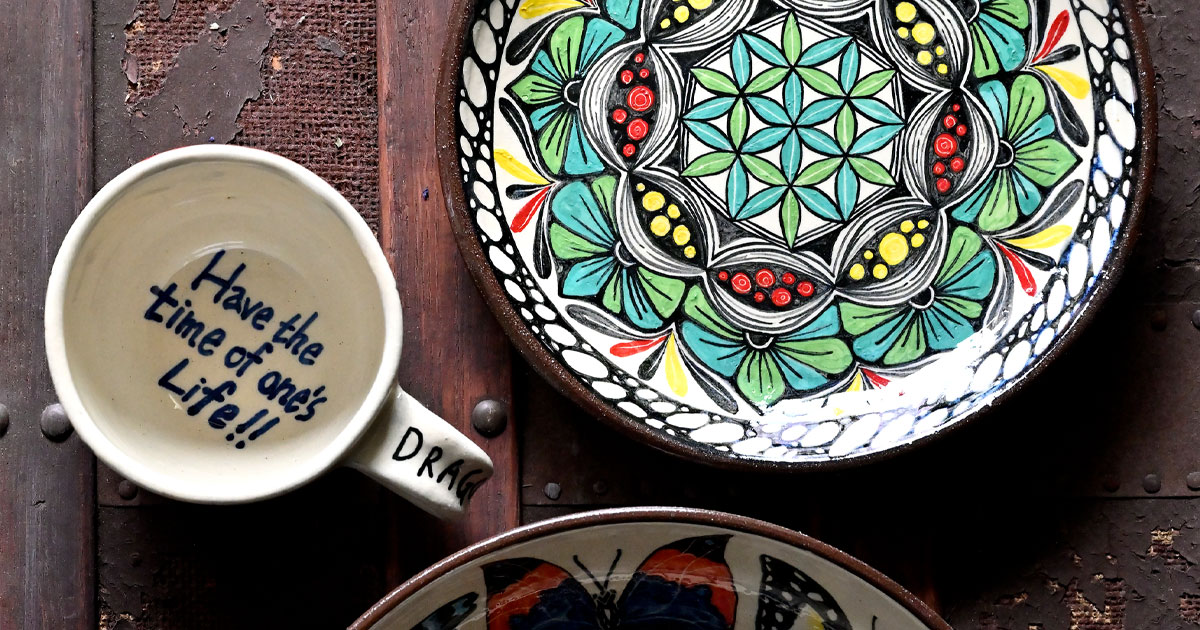 沖縄市・南島焼「NANTOUYAKI」 思わず手に取りたくなる ポップな島の