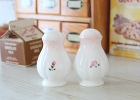 マニー ローズ 陶器 キッチン － フレンチカントリーのバラ柄、レース