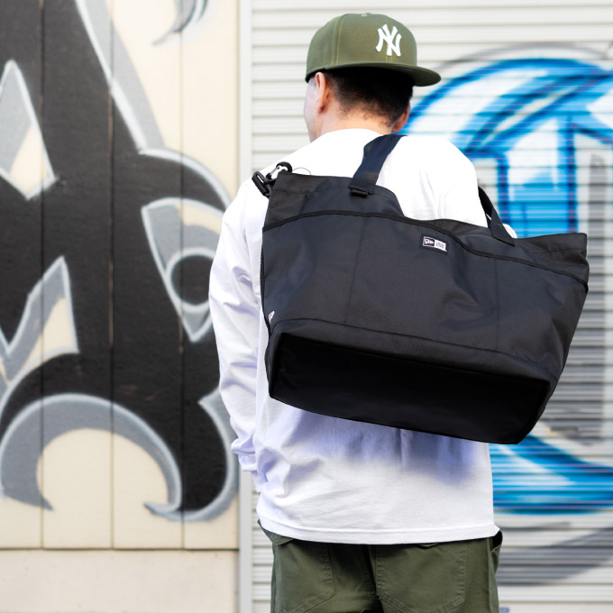 ジムやスポーツ用具を持ち運ぶのに便利な大容量トートバッグ! NEWERA