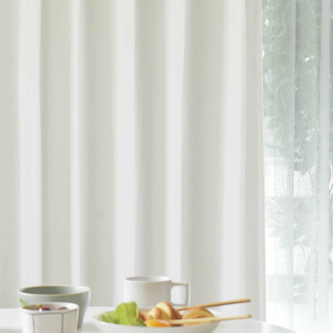 1級遮光・防炎・遮熱・保温機能がついた真っ白の節電カーテン