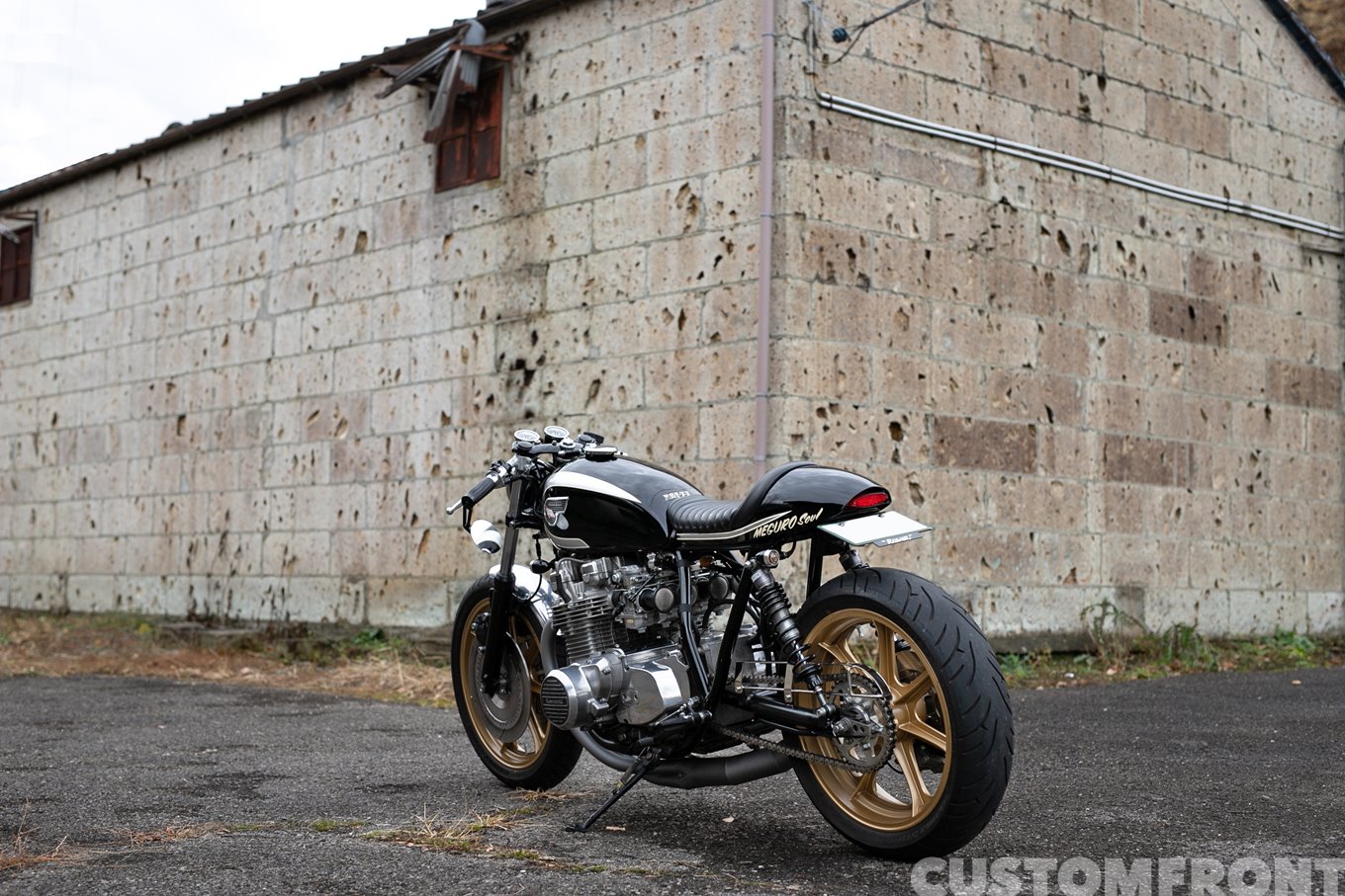 CROWS PERFORMANCEのカワサキZ-LTDの国産4発カフェレーサースタイル