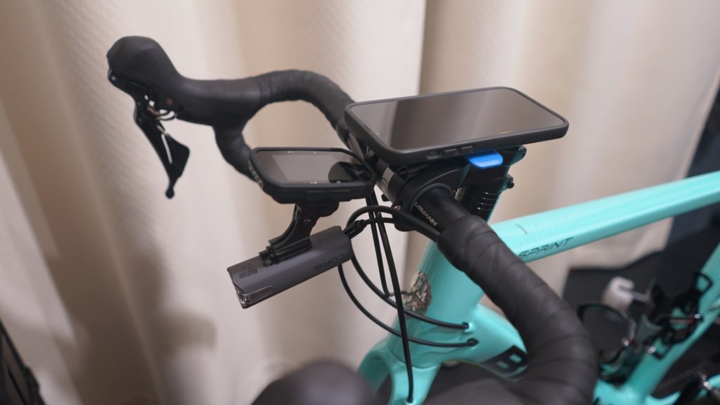 Brytonのアウトフロントマウントにキャットアイのライト(SYNC CORE)を