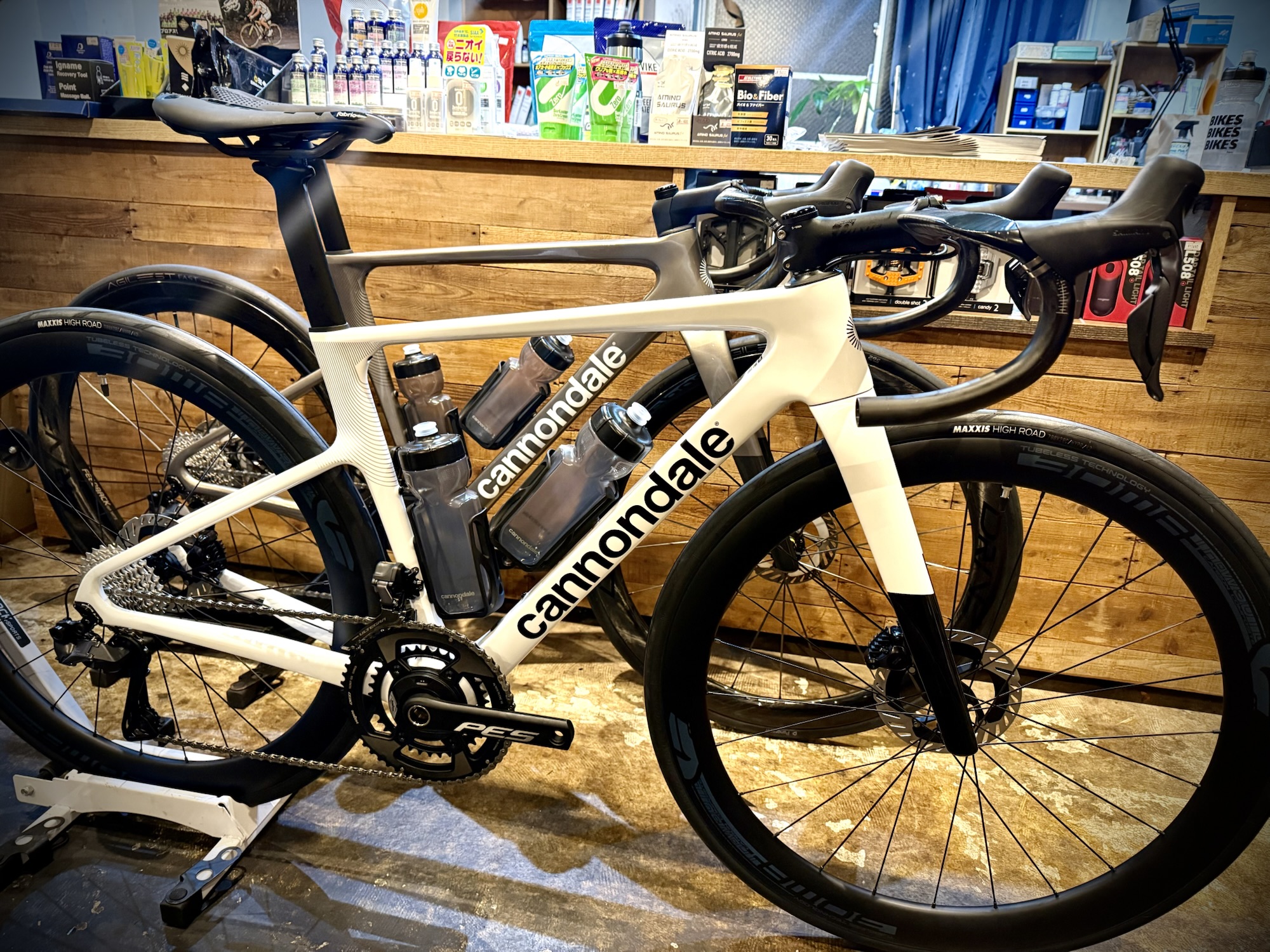 話題のcannondale SuperSix EVO フレームセット、組立作業完了しました