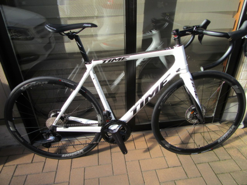 ALTITUDE – ALPE D'HUEZ 21の在庫情報 TIME | First Bicycleからの