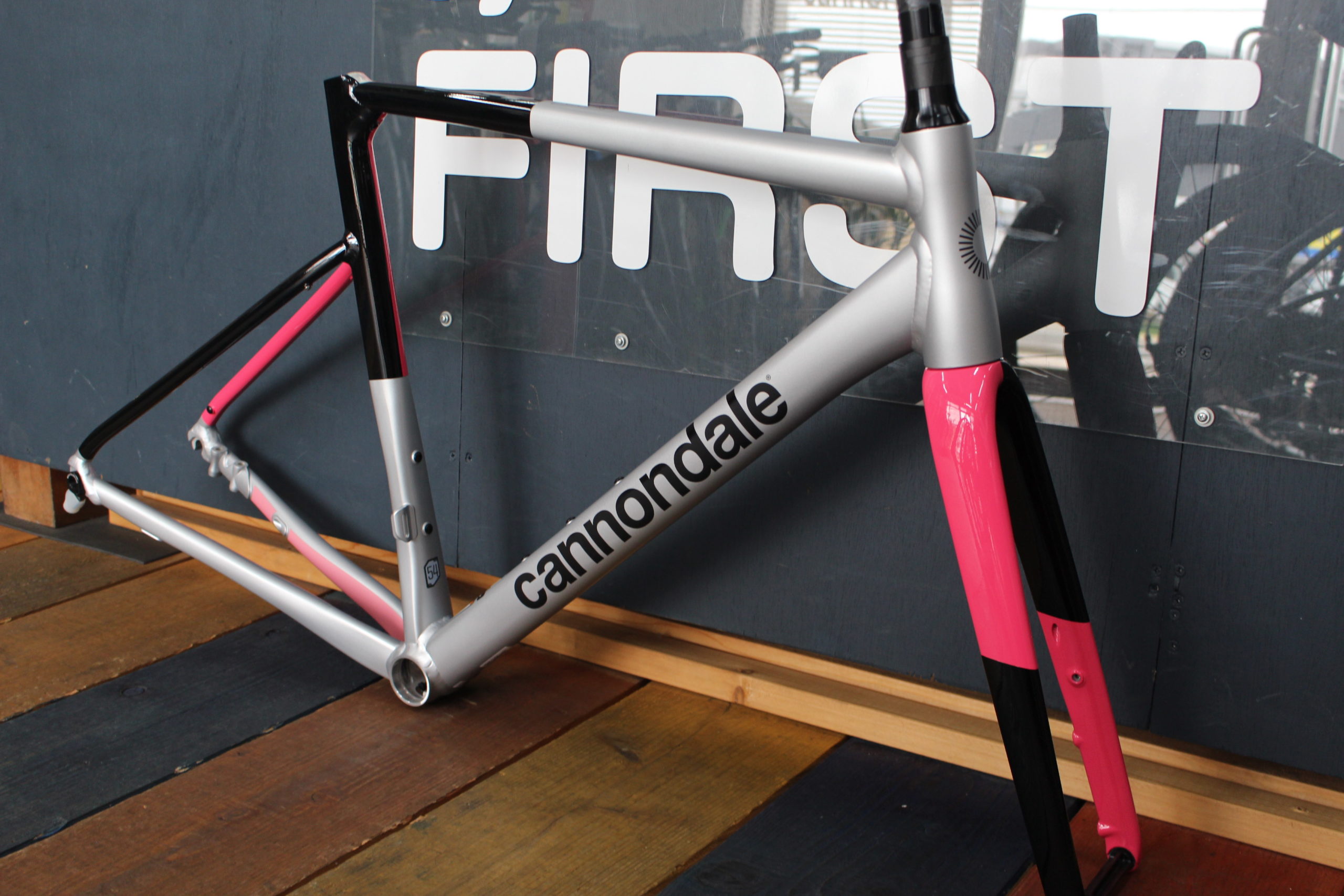 キャノンデール CAAD13 DISC 限定カラーのフレームセット入荷しました