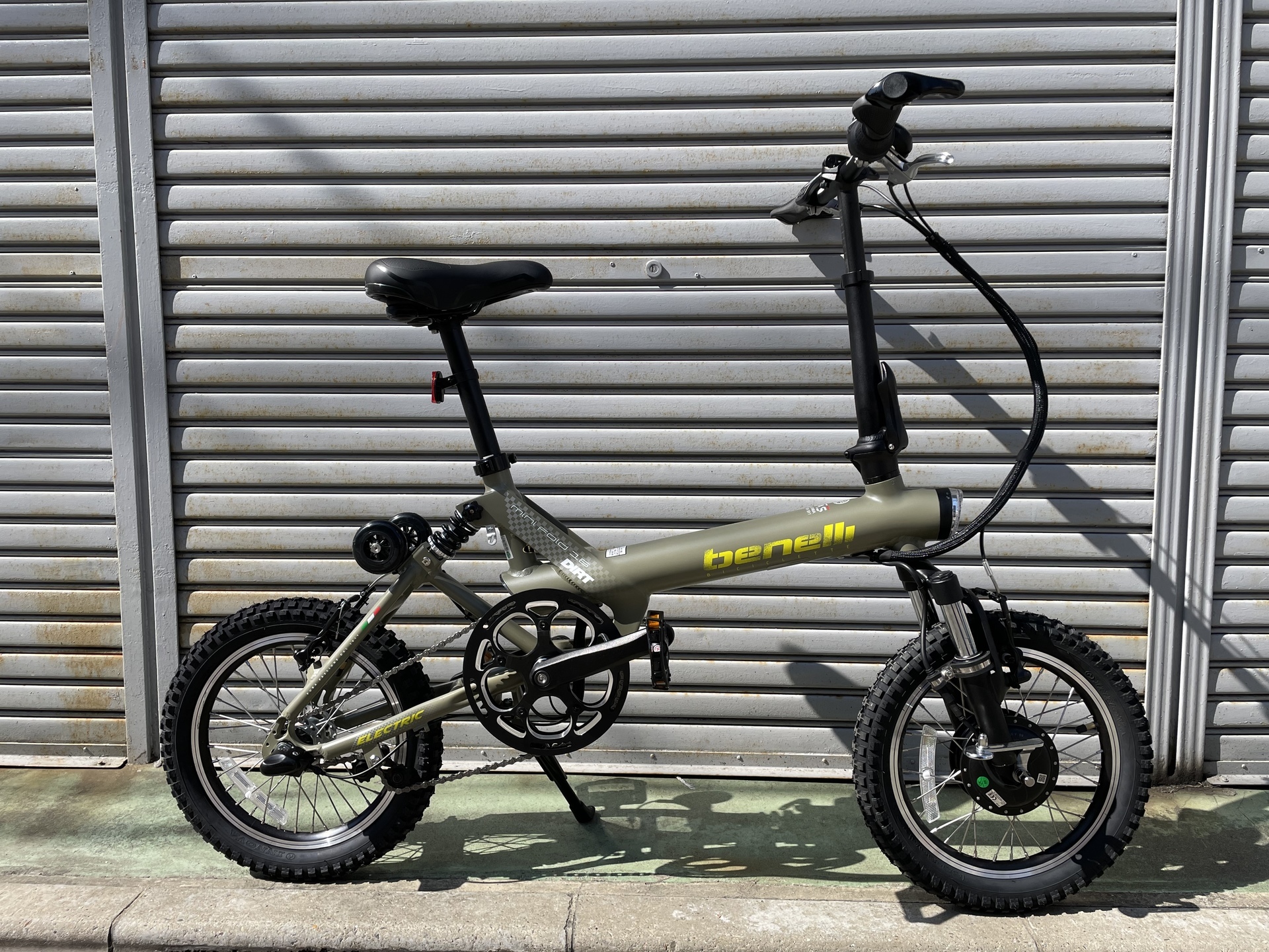 イタリアンデザインE-Bike Benelli mini fold16「Dart(ダート)」試乗車
