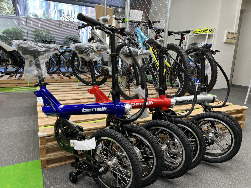 コンパクトな折りたたみ電動アシスト自転車「Benelli MiniFold 16」を