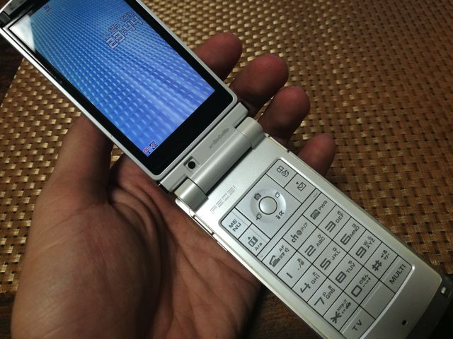 10年ぶりにガラケーを1週間使ってみてわかった10のこと :: デイリー